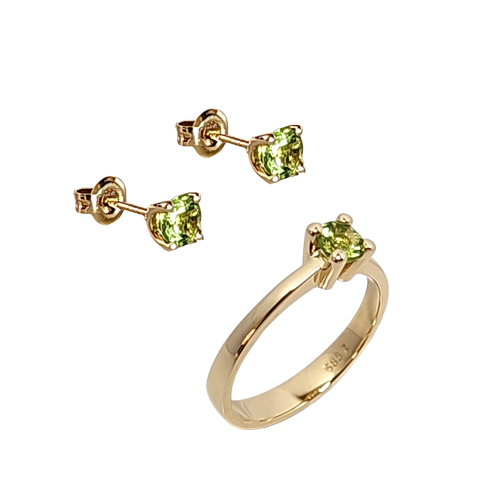 Yellow gold ring with peridot