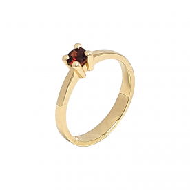 Yellow gold ring with garnet