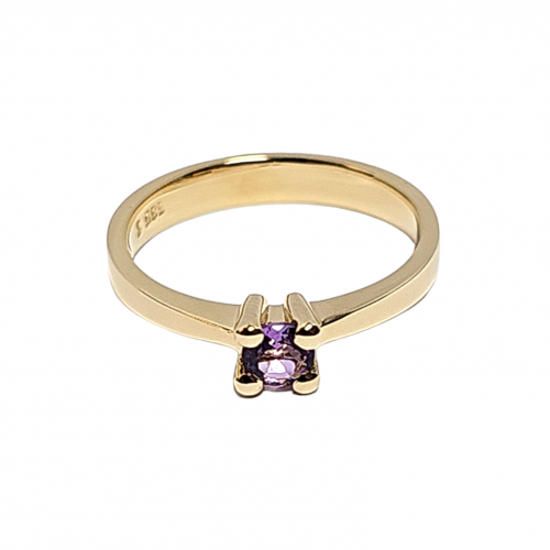 Yellow gold ring with amethyst