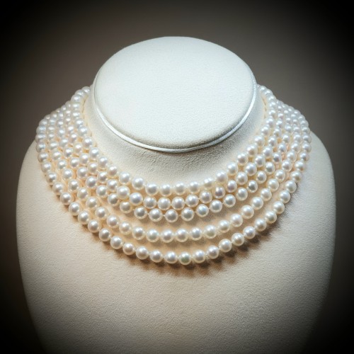 HESSE PEARLS NECKLACE