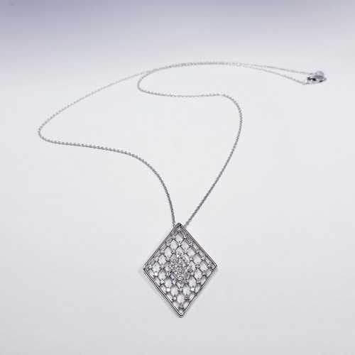 NECKLACE WITH DIAMONDS "ROMB NET"